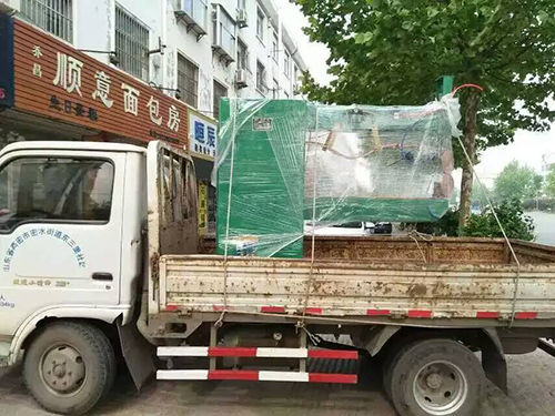 不锈钢水槽台面缝焊机发货