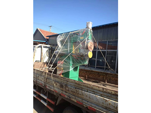 青州客户订购的银瓦轴油箱环缝焊机发货